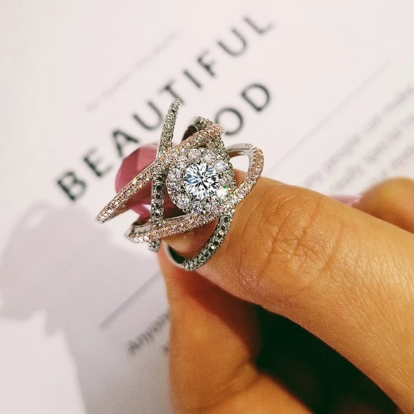 ☀️ Elegant Criss Cross Luxury 925 Silver Ring ☀️ - Picture 8 of 9